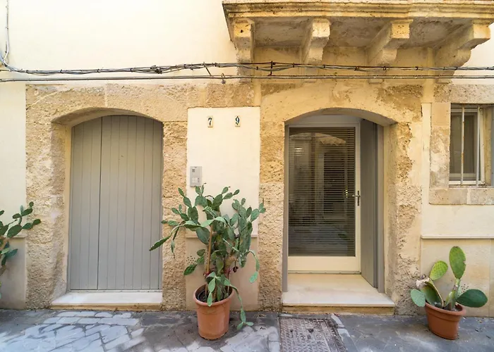 Guesthost - Ortigia - Charming Apartamento