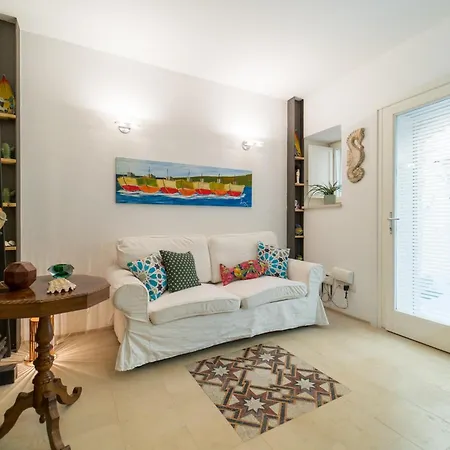 Guesthost - Ortigia - Charming Διαμέρισμα Συρακούσες